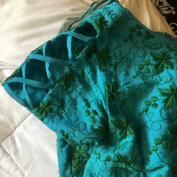 Vintage 1950s Embroidered Leaf Teal dress - Picture 3 of 5